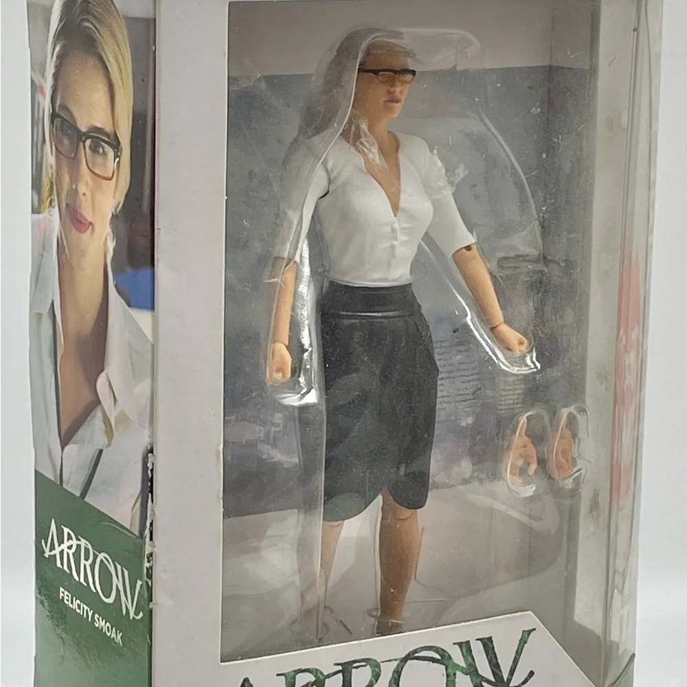 DC Collectibles Arrow-Felicity Smoak Action Figure NIB